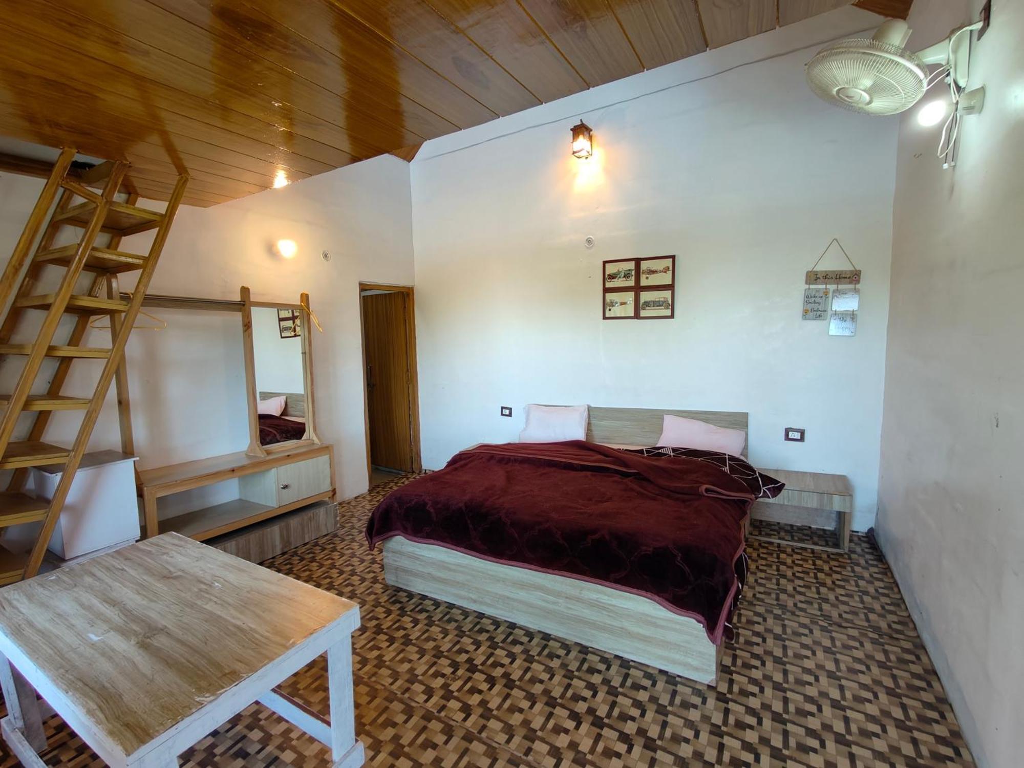 Himwanderer Camps & Pangot Lodge *