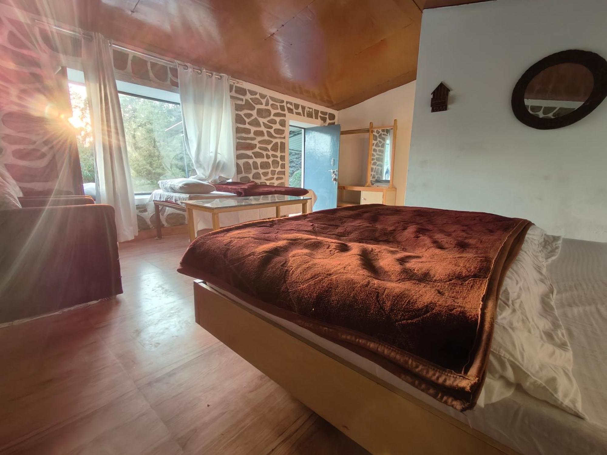 Himwanderer Camps & Pangot * Nainital
